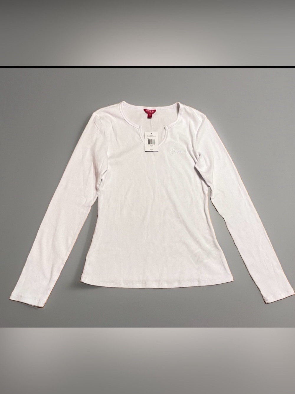 GUESS Women’s White Long-Sleeve V-Neck Ribbed Top - Large